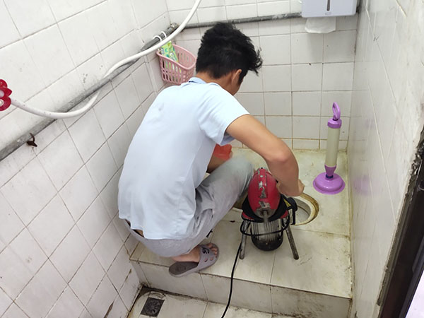 晋安管道堵塞冒臭气 专业师傅现场解决问题